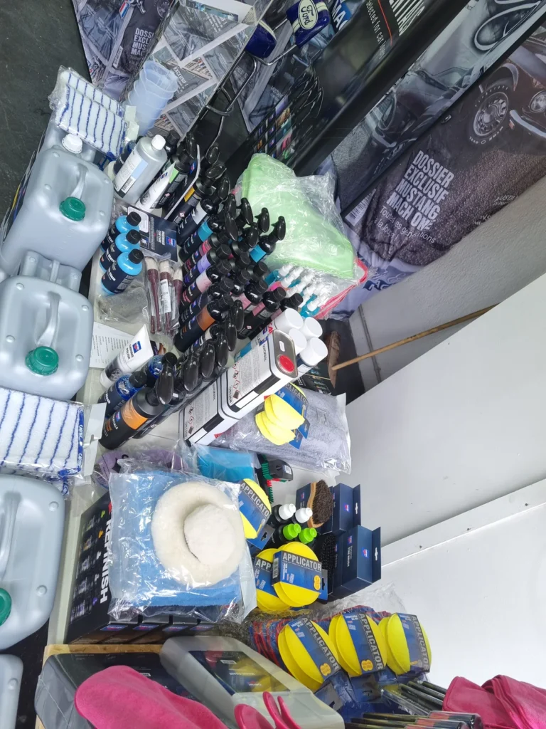 Produits Cartec et accessoires pr&eacute;sent&eacute;s lors de portes ouvertes chez un client