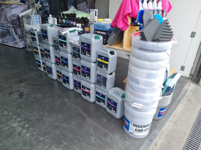 Produits Cartec et accessoires pr&eacute;sent&eacute;s lors de portes ouvertes chez un client