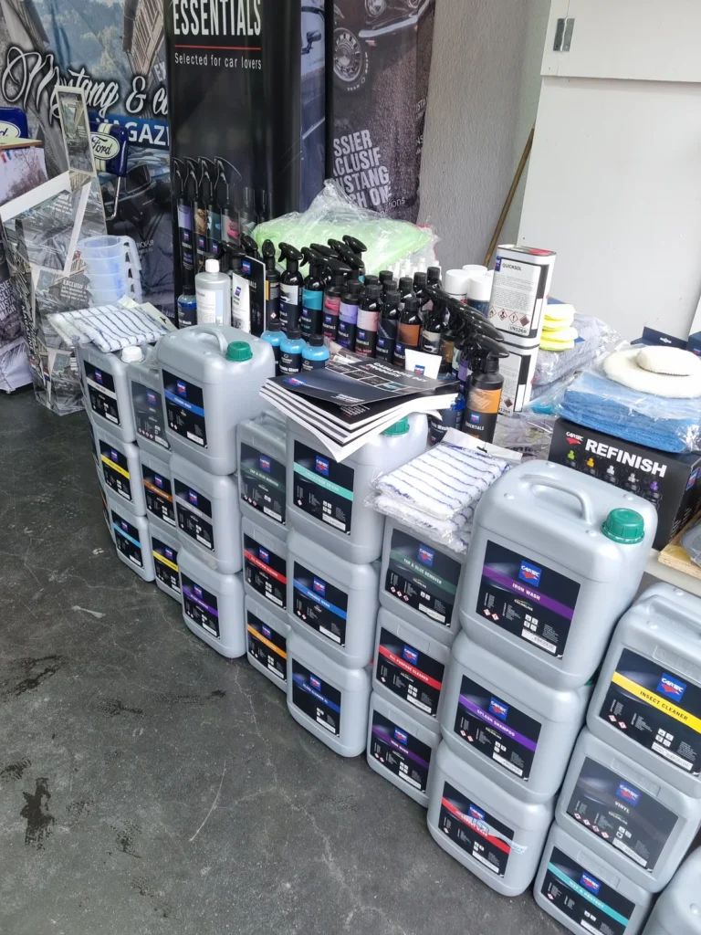 Produits Cartec et accessoires pr&eacute;sent&eacute;s lors de portes ouvertes chez un client