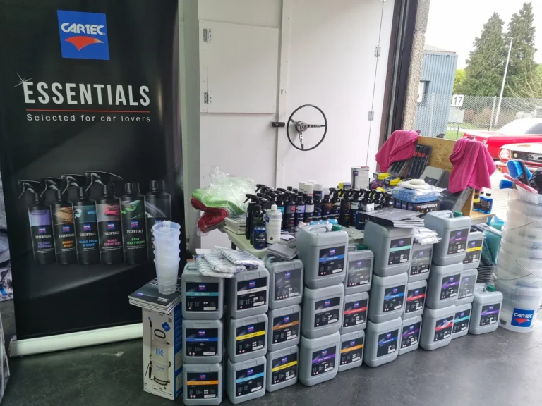 Produits Cartec et accessoires pr&eacute;sent&eacute;s lors de portes ouvertes chez un client