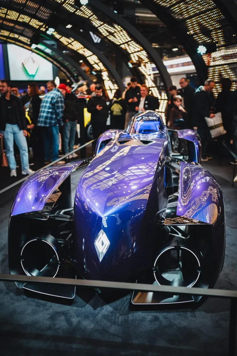 Voiture expos&eacute;e &agrave; R&eacute;tromobile Paris 2025