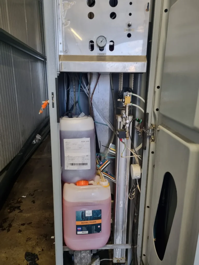 &Eacute;quipements, pompes ou alimentation en produits d&rsquo;une installation de lavage Royal Care
