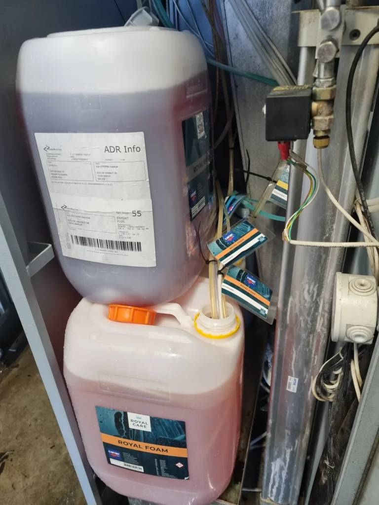 &Eacute;quipements, pompes ou alimentation en produits d&rsquo;une installation de lavage Royal Care