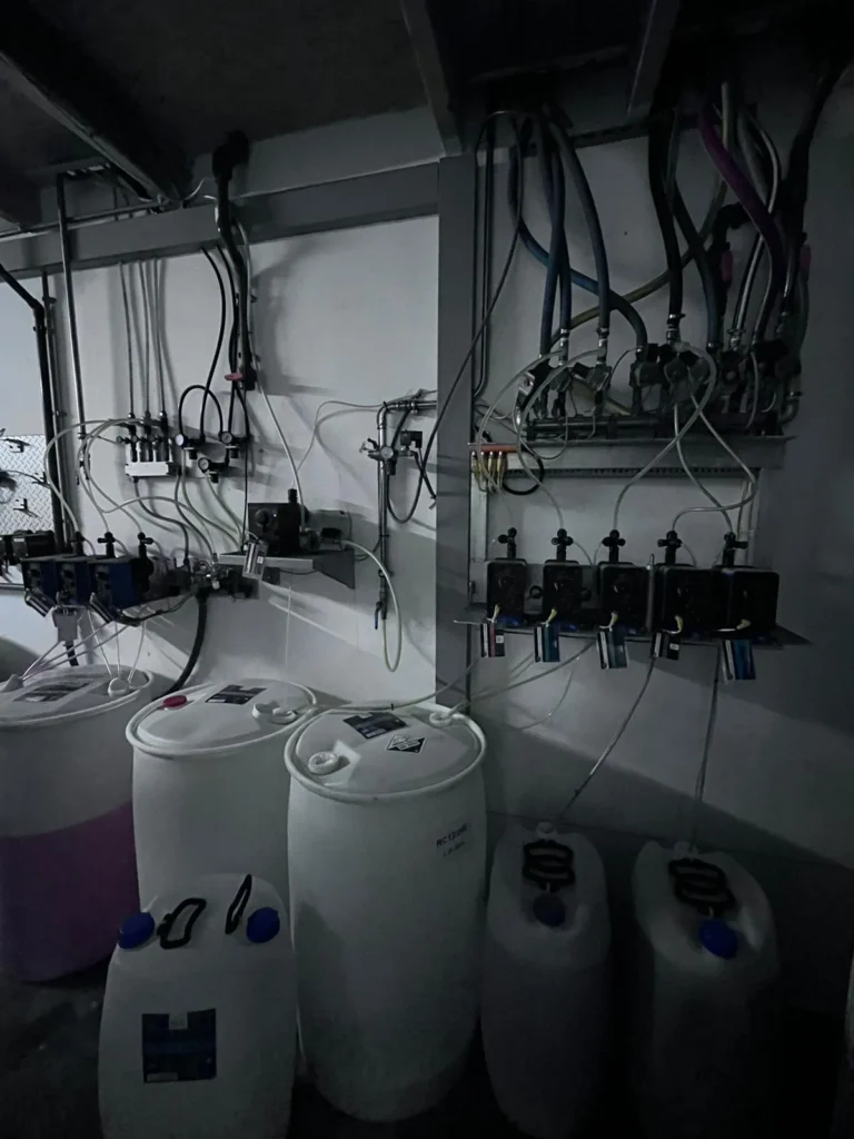 &Eacute;quipements, pompes ou alimentation en produits d&rsquo;une installation de lavage Royal Care