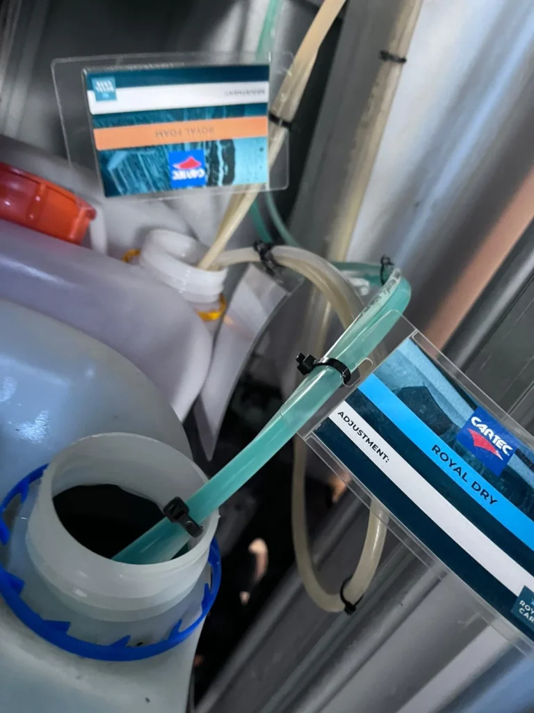 &Eacute;quipements, pompes ou alimentation en produits d&rsquo;une installation de lavage Royal Care