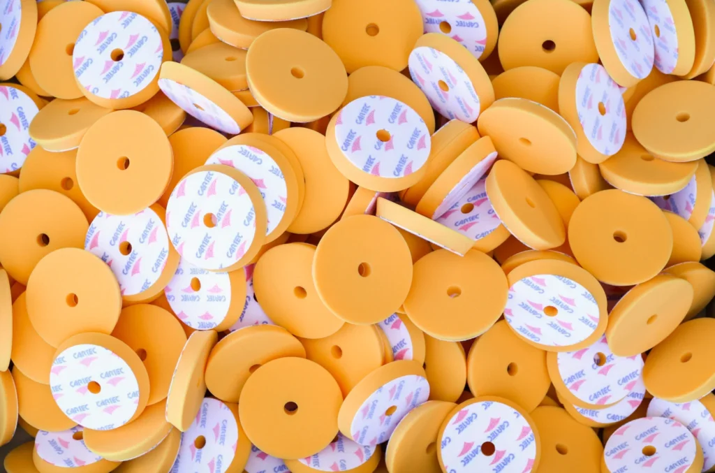 Pads orange Refinish regroupés pour le stockage