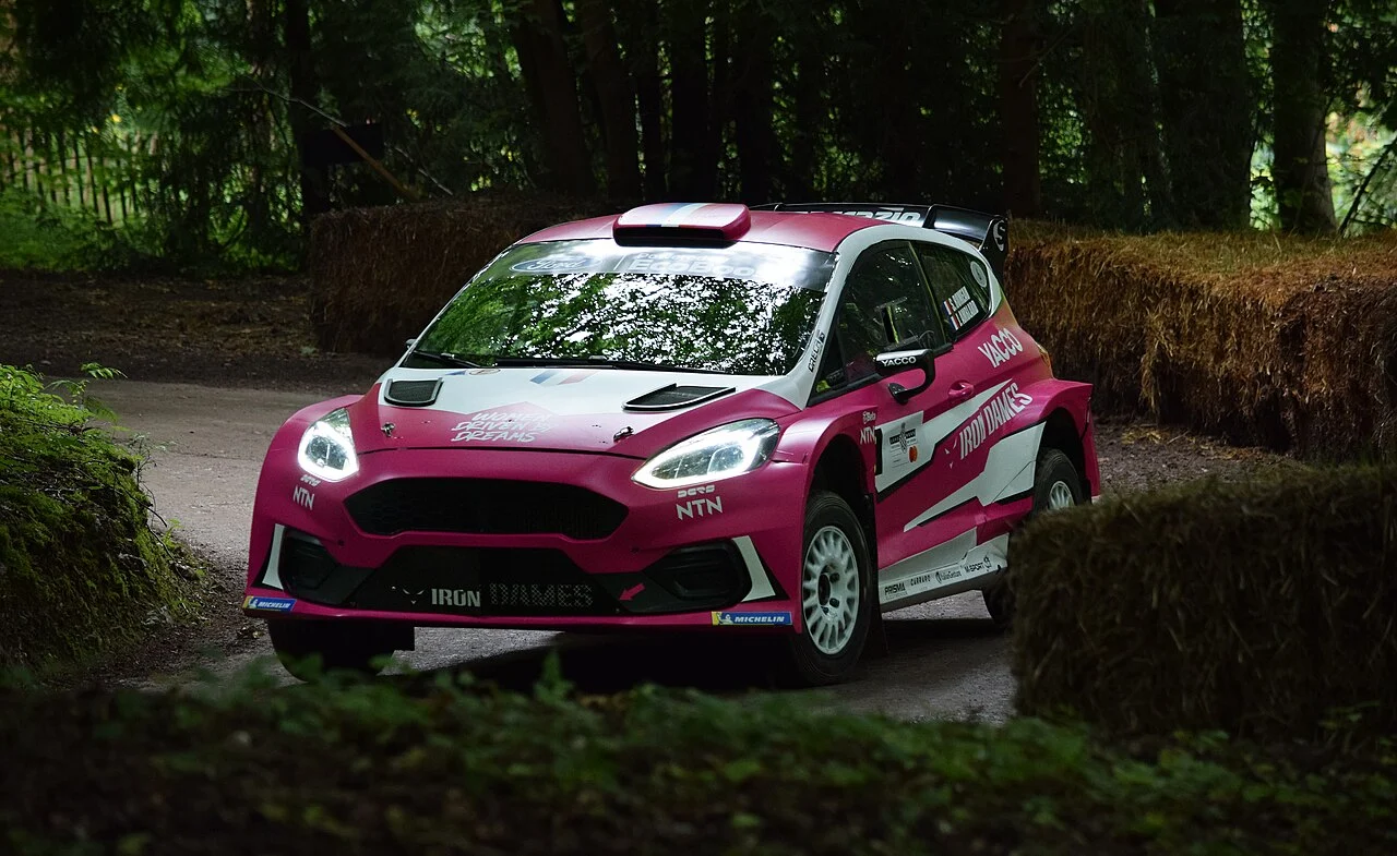 Ford de rallye sur le parcours &mdash; Goodwood Festival of Speed 2024 &mdash; Angleterre &mdash; galerie S&eacute;bastien Cartec Wallonie