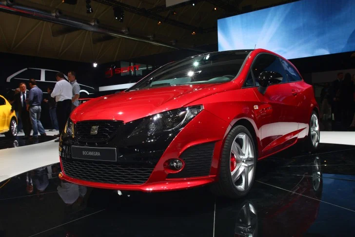 SEAT Ibiza Bocanegra rouge &mdash; Salon automobile de Barcelone 2013 &mdash; galerie Passion Auto de S&eacute;bastien Cartec