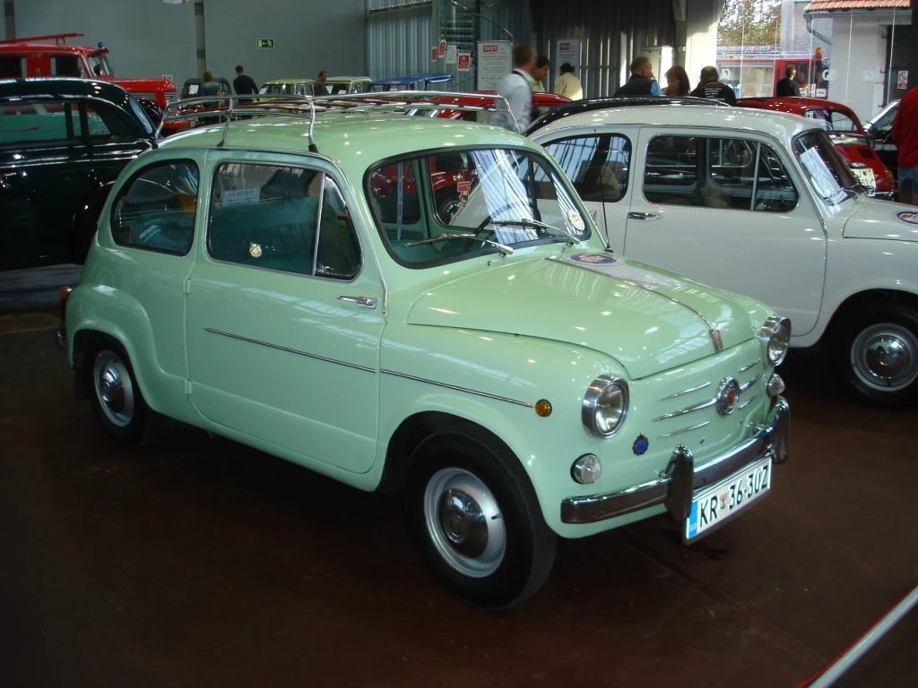 Zastava 750 verte expos&eacute;e &mdash; Festival de voitures anciennes Codelli &mdash; Ljubljana 2007 &mdash; galerie Passion Auto de S&eacute;bastien Cartec
