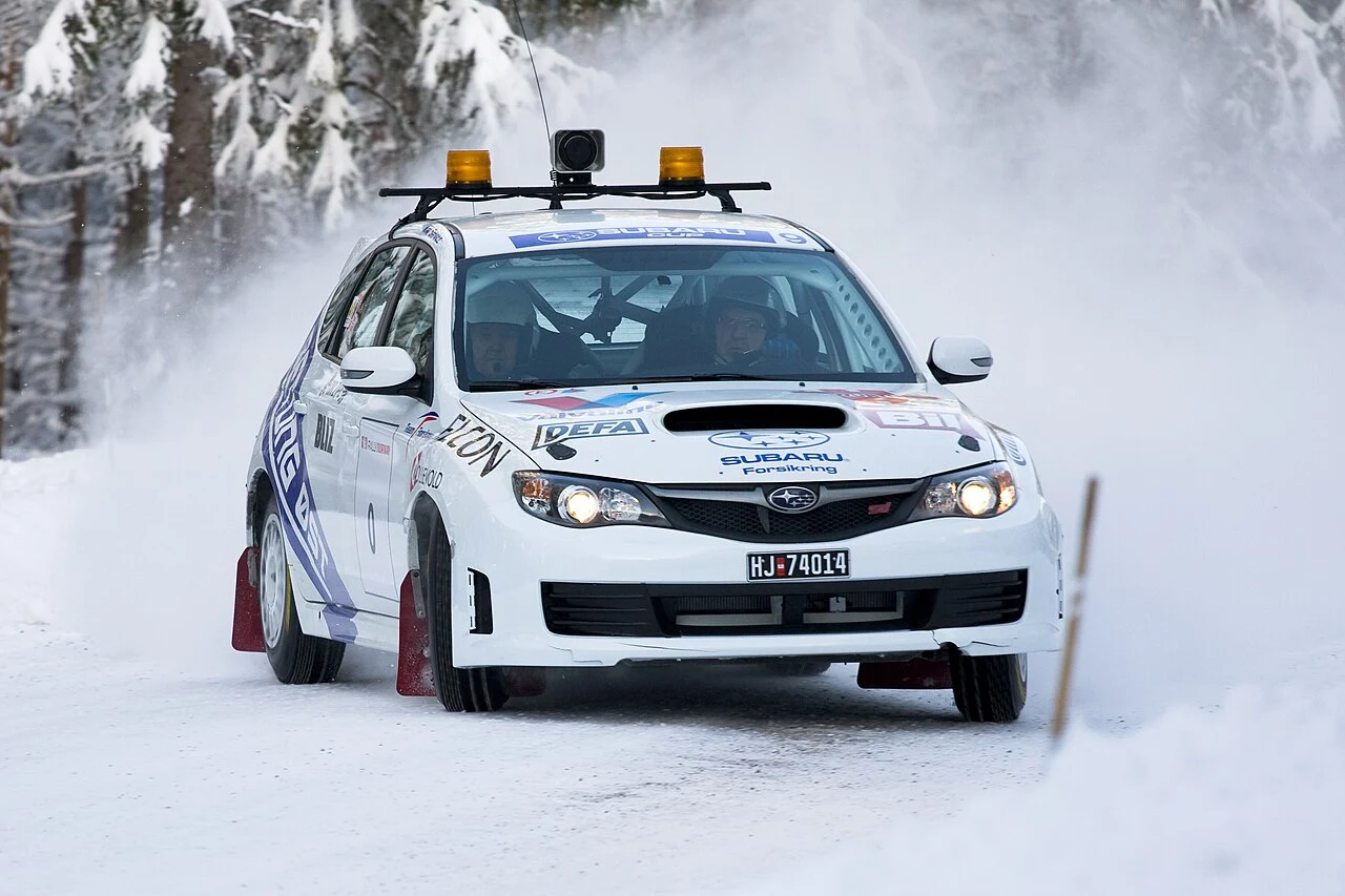 Subaru voiture de s&eacute;curit&eacute; num&eacute;ro 0 sur la neige &mdash; Rally Norway 2009 &mdash; galerie Passion Auto de S&eacute;bastien Cartec