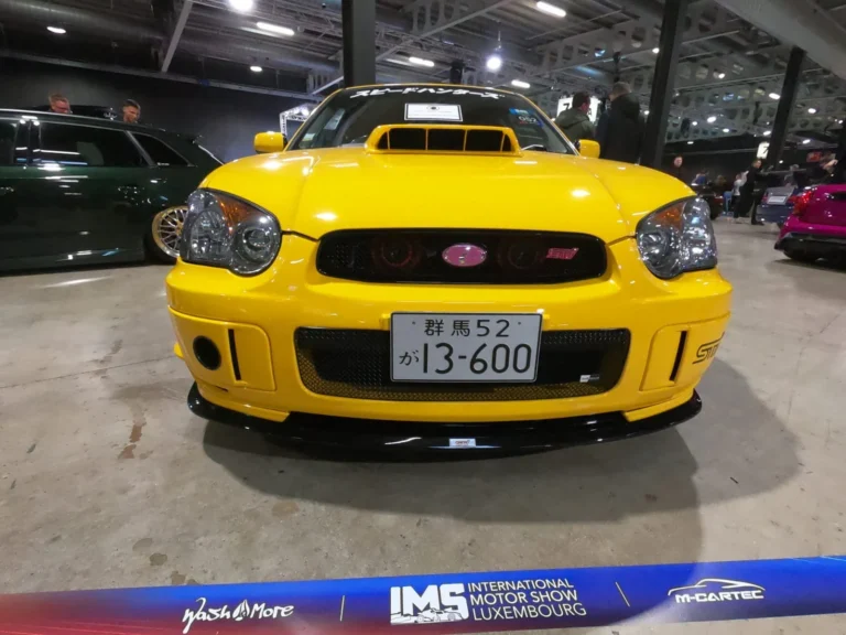 Subaru Impreza jaune vue de face &mdash; International Motor Show Luxembourg 2025
