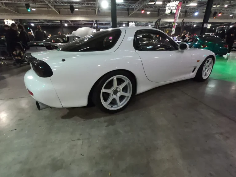 Mazda RX-7 blanche vue de l&rsquo;arri&egrave;re &mdash; International Motor Show Luxembourg 2025