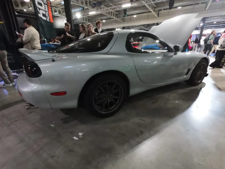 Mazda RX-7 grise vue de l&rsquo;arri&egrave;re &mdash; International Motor Show Luxembourg 2025