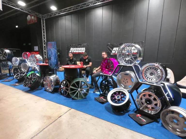 Exposition de jantes et accessoires automobiles &mdash; International Motor Show Luxembourg 2025