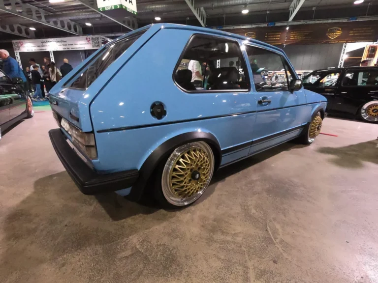 Volkswagen Golf ancienne bleu clair &mdash; International Motor Show Luxembourg 2025