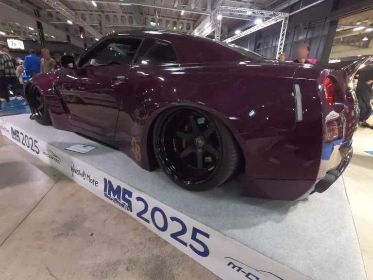 Nissan GT-R bordeaux vue de l&rsquo;arri&egrave;re &mdash; International Motor Show Luxembourg 2025