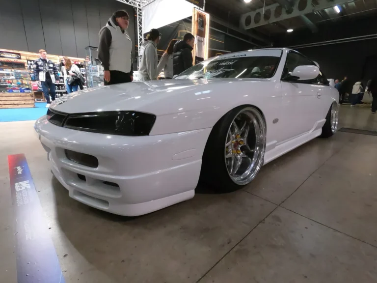 Voiture japonaise blanche pr&eacute;par&eacute;e &mdash; International Motor Show Luxembourg 2025