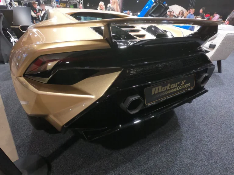 Lamborghini dor&eacute;e vue de l&rsquo;arri&egrave;re &mdash; International Motor Show Luxembourg 2025