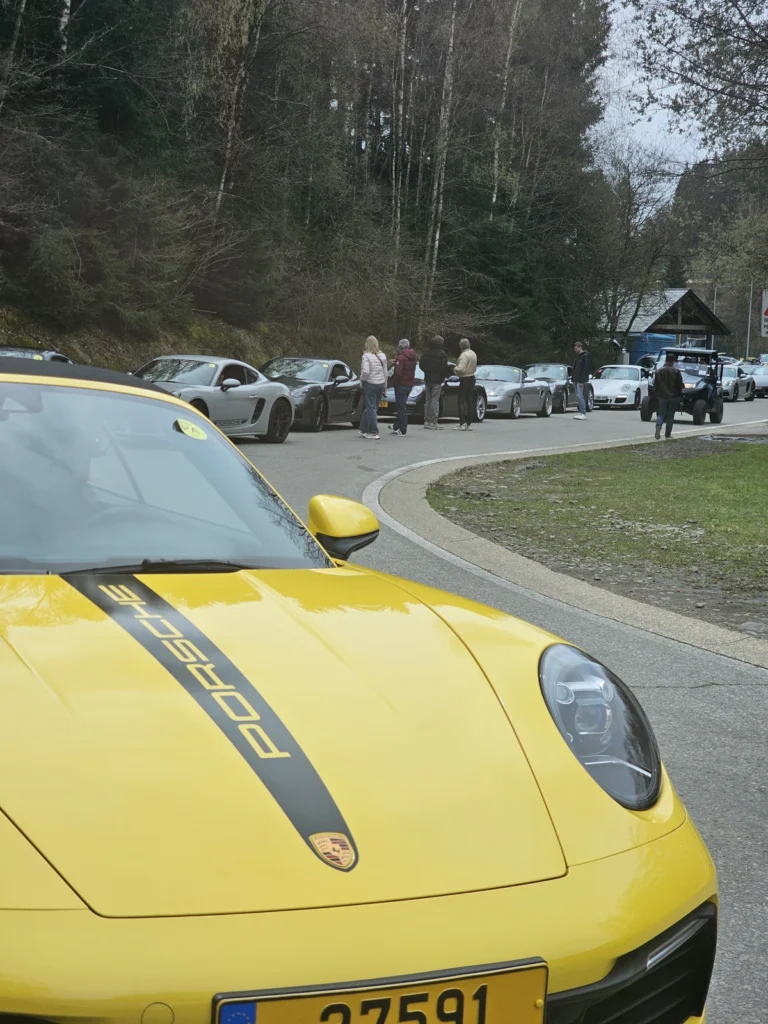Avant d&rsquo;une Porsche jaune &mdash; Porsche Days 2026