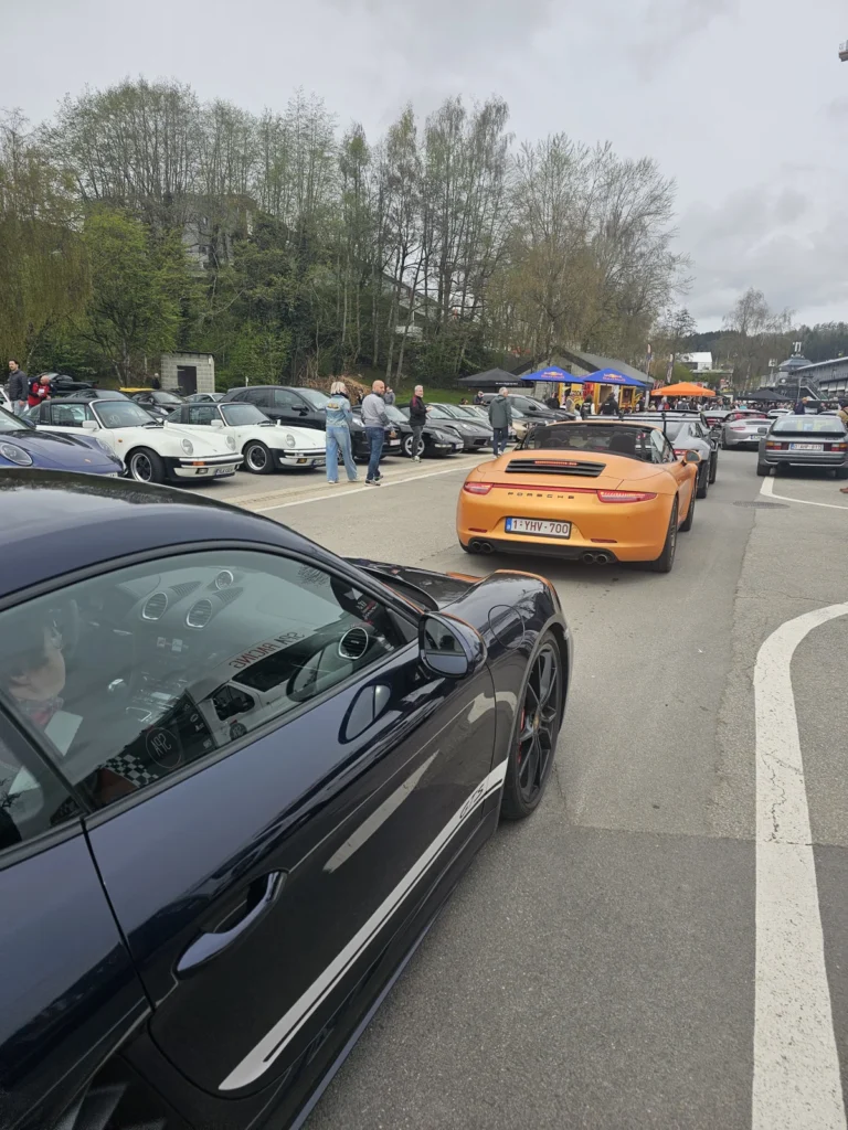 Alignement de Porsche dans le paddock &mdash; Porsche Days 2026