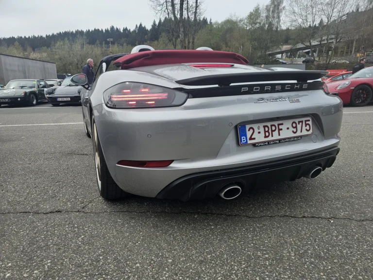 Porsche Boxster grise vue de l&rsquo;arri&egrave;re &mdash; Porsche Days 2026
