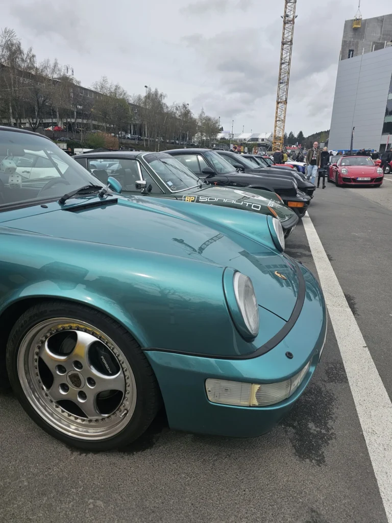 Avant et jante d&rsquo;une Porsche turquoise &mdash; Porsche Days 2026