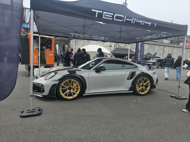 Porsche pr&eacute;par&eacute;e sous un stand TechArt &mdash; Porsche Days 2026
