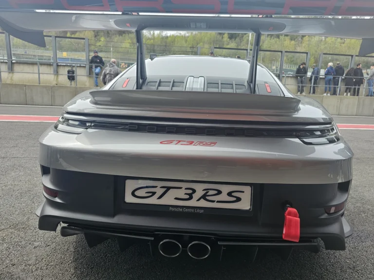 Arri&egrave;re d&rsquo;une Porsche GT3 RS grise &mdash; Porsche Days 2026