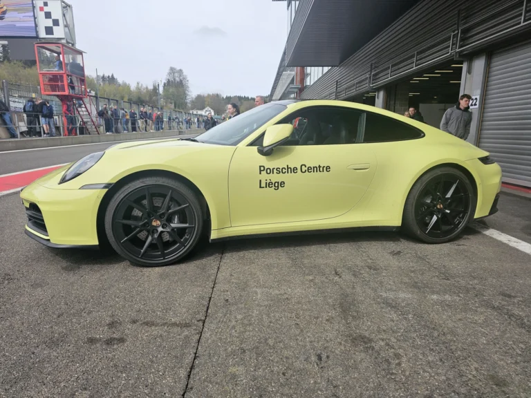 Porsche jaune marqu&eacute;e Porsche Centre Li&egrave;ge &mdash; Porsche Days 2026