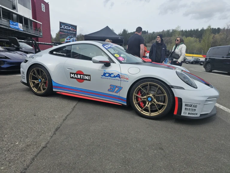 Porsche blanche avec livr&eacute;e Martini &mdash; Porsche Days 2026