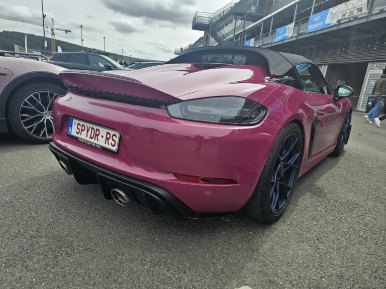 Porsche 718 Spyder RS rose vue de l&rsquo;arri&egrave;re &mdash; Porsche Days 2026