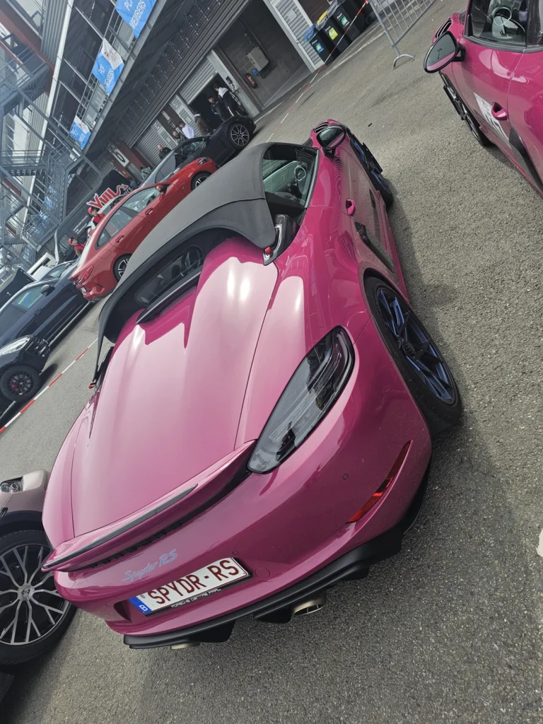 Avant d&rsquo;une Porsche rose cabriolet &mdash; Porsche Days 2026