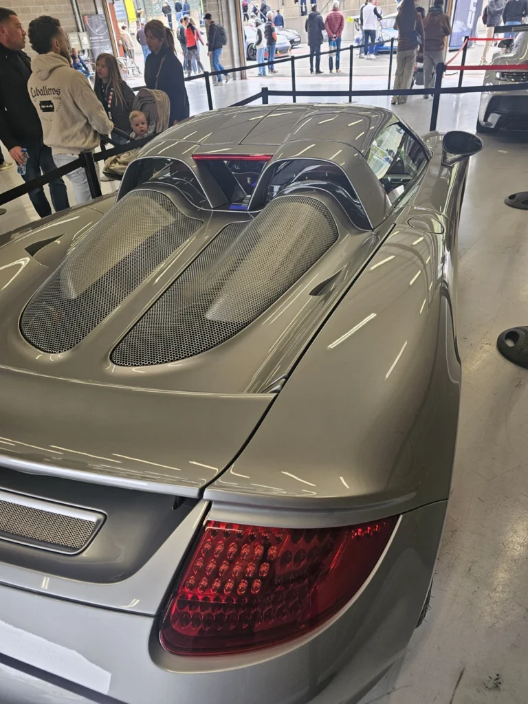 Porsche Carrera GT grise d&eacute;capot&eacute;e &mdash; Porsche Days 2026