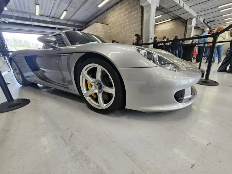 Porsche Carrera GT grise vue de profil &mdash; Porsche Days 2026
