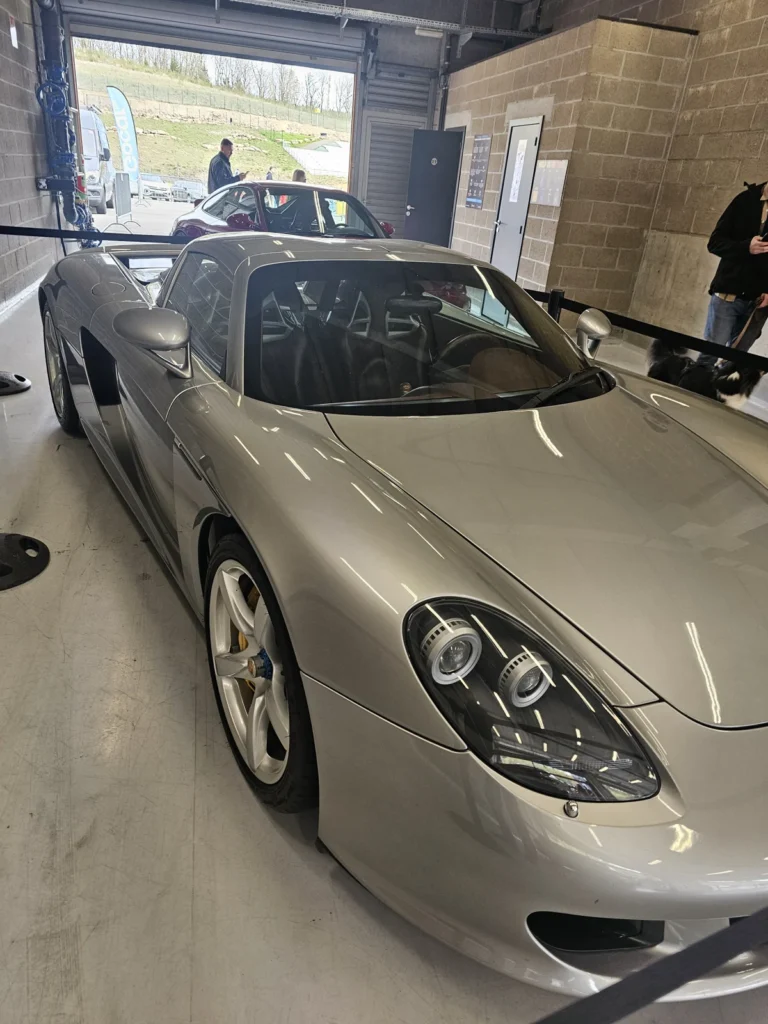 Avant d&rsquo;une Porsche Carrera GT grise &mdash; Porsche Days 2026