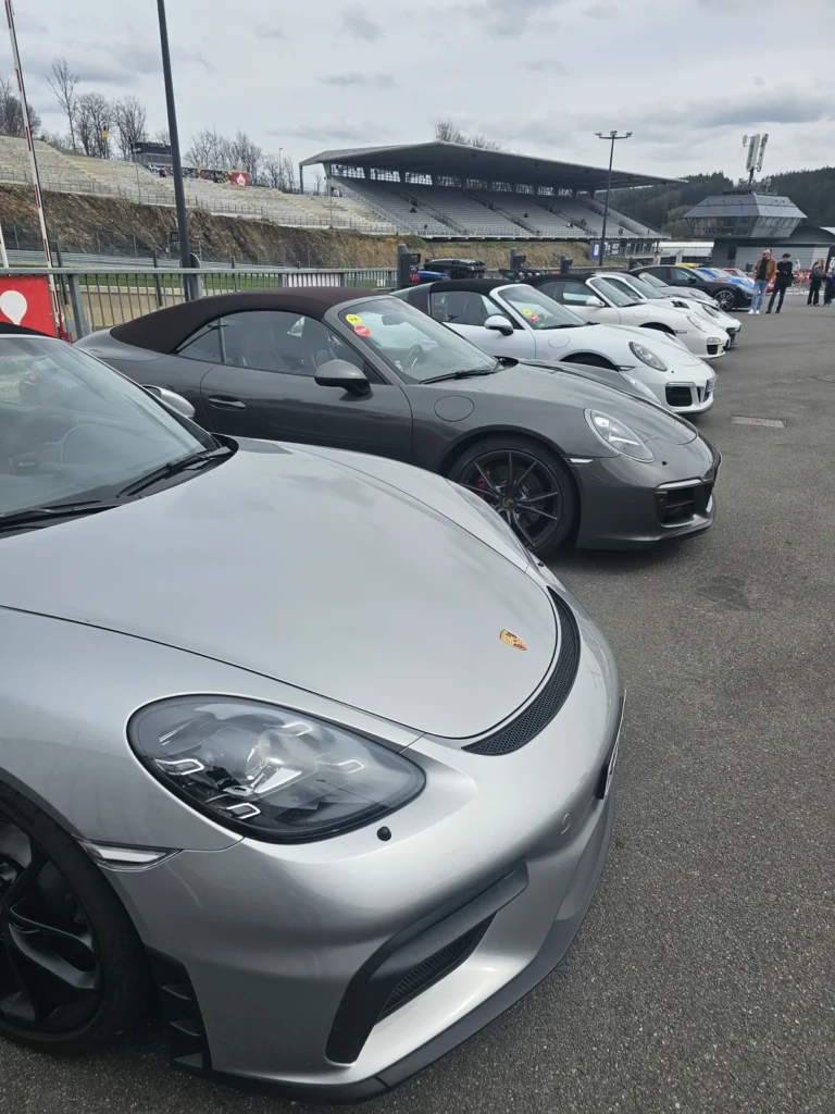 Alignement de Porsche modernes &mdash; Porsche Days 2026