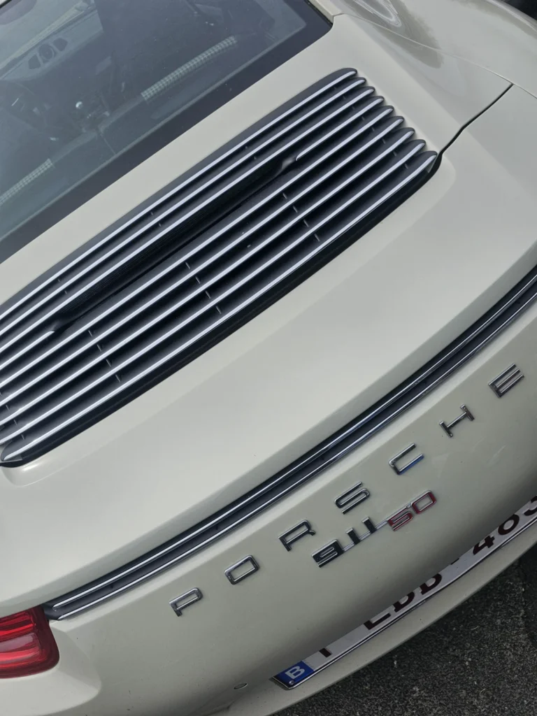 Signature et grille arri&egrave;re d&rsquo;une Porsche Carrera &mdash; Porsche Days 2026