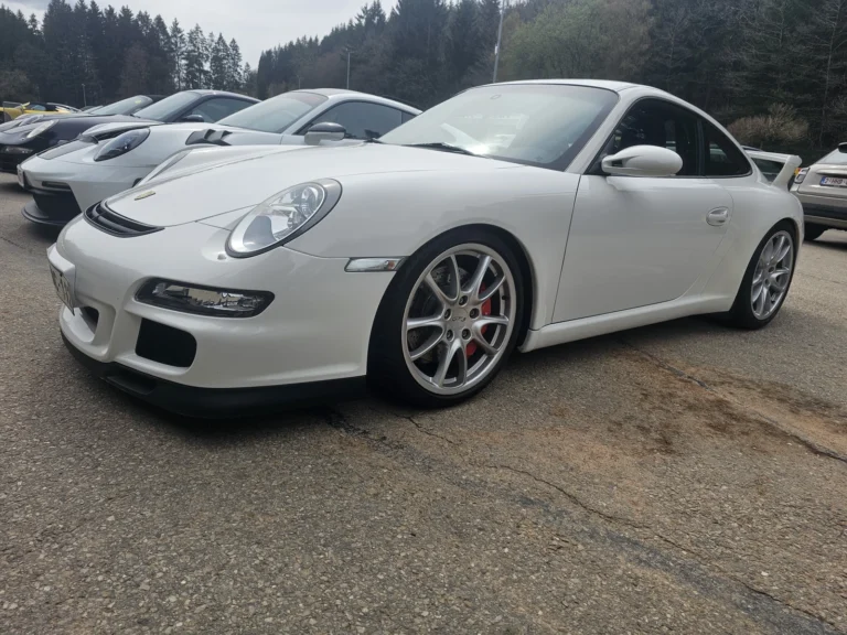 Porsche blanche coup&eacute; vue de face &mdash; Porsche Days 2026