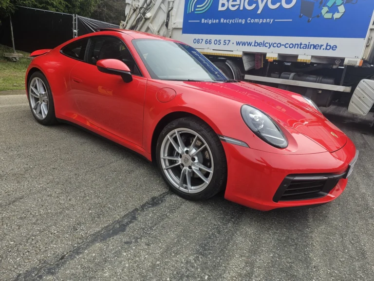 Porsche 911 rouge vue de face &mdash; Porsche Days 2026