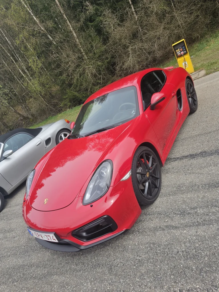 Porsche rouge, autre angle inclin&eacute; &mdash; Porsche Days 2026