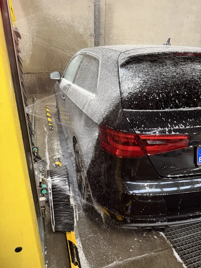 Lavage moussant du break au portique