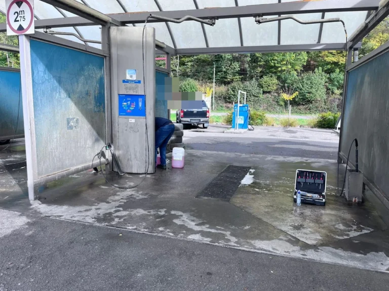 Vue d&rsquo;ensemble de pistes couvertes de lavage self-wash