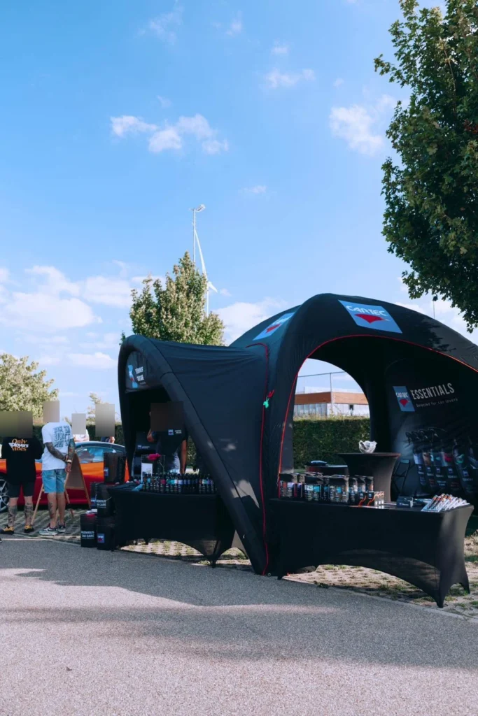 Stand Cartec Essentials et accessoires d’entretien automobile