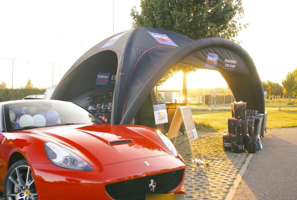 Ferrari California rouge et présentation de la gamme Cartec