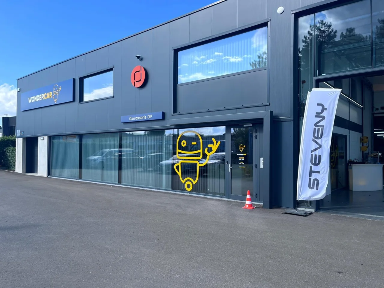 Fa&ccedil;ade Wondercar Steveny &agrave; Namur : inauguration et d&eacute;monstration Cartec