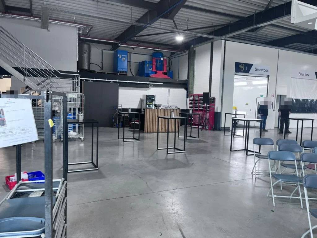 Espace d&rsquo;accueil et &eacute;quipements de l&rsquo;atelier Wondercar Steveny &agrave; Namur